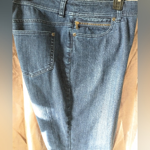 Chico's Denim Cropped Jeans - Gold Zipper Pockets - Picture 8 of 10